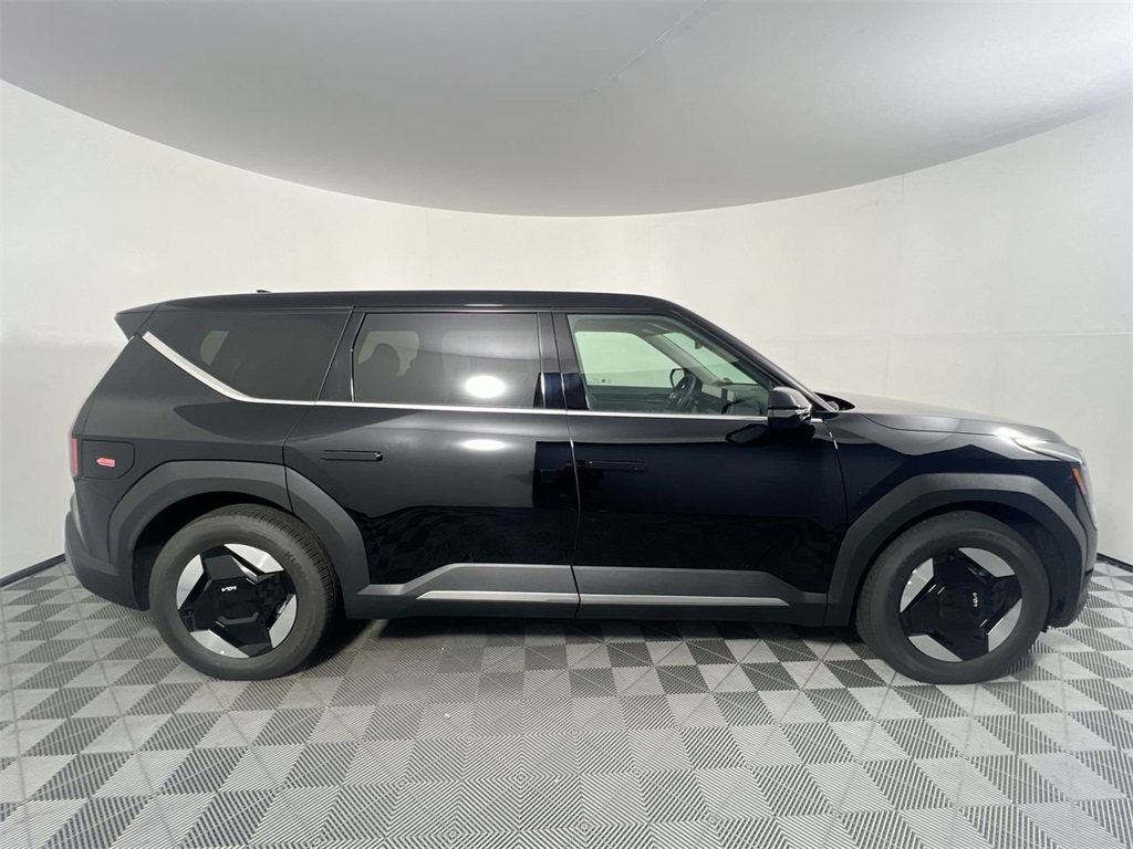 2026 Kia EV9 Light Long Range photo 2