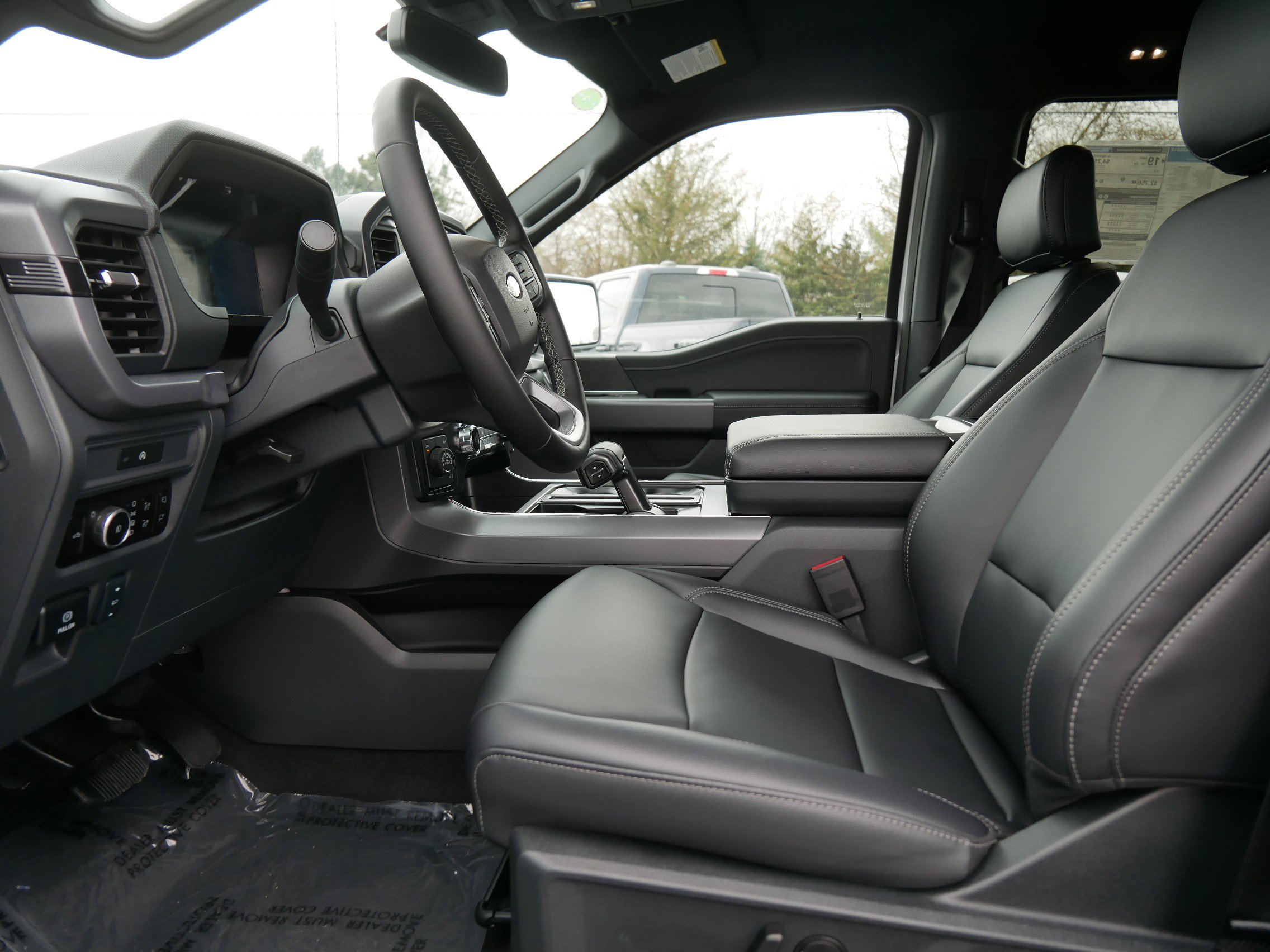 2025 Ford F-150 XLT photo 6