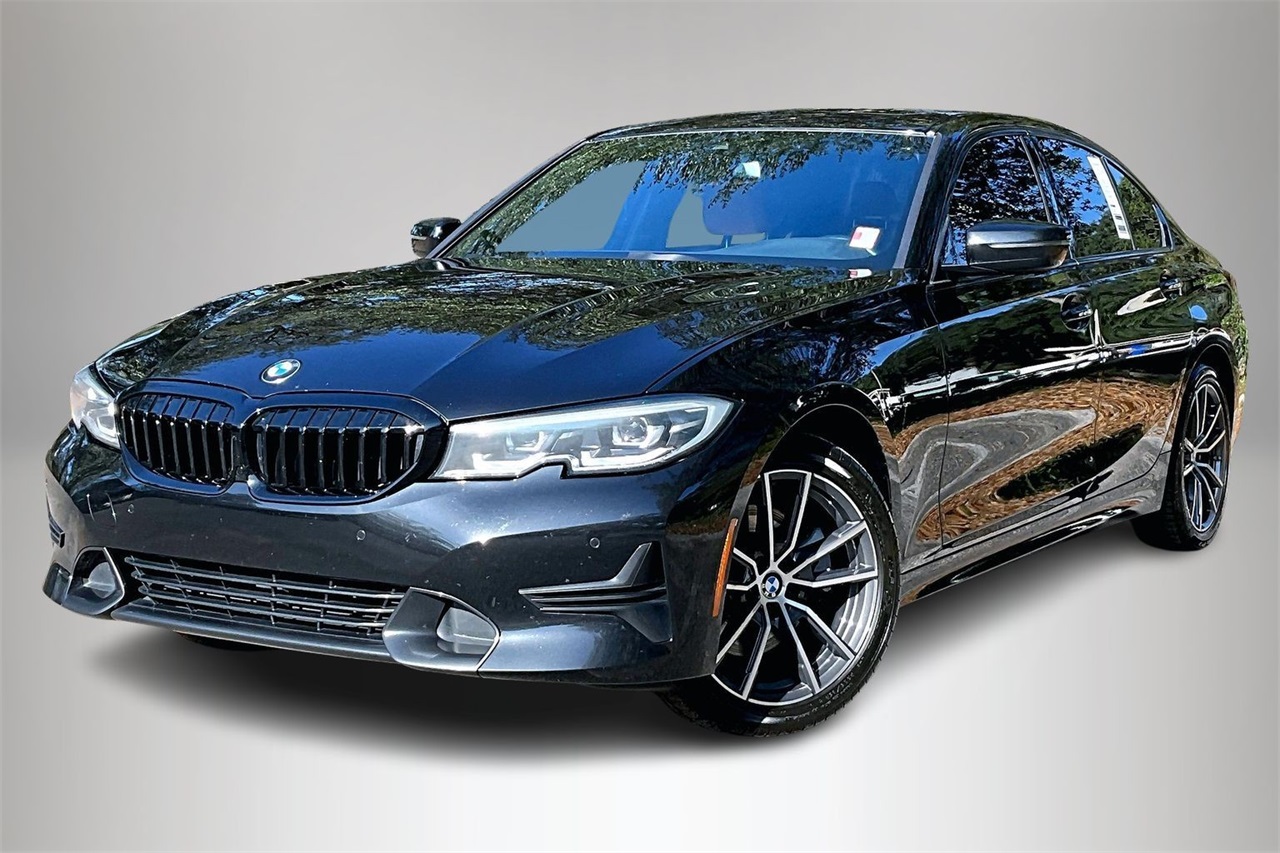 2022 BMW 3 Series 330i's photo