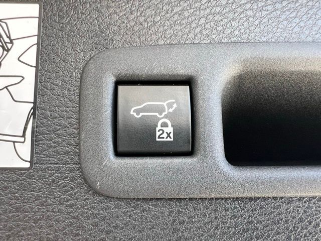 2024 Toyota Sienna Platinum photo 26