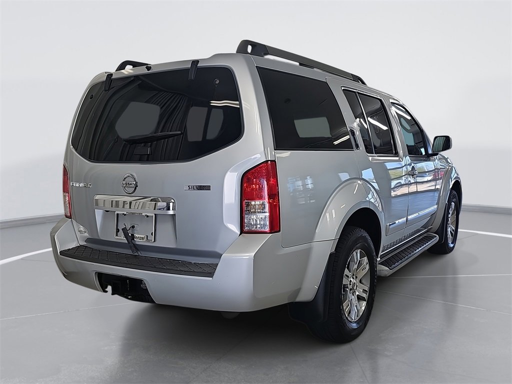 2011 Nissan Pathfinder Silver Edition photo 3