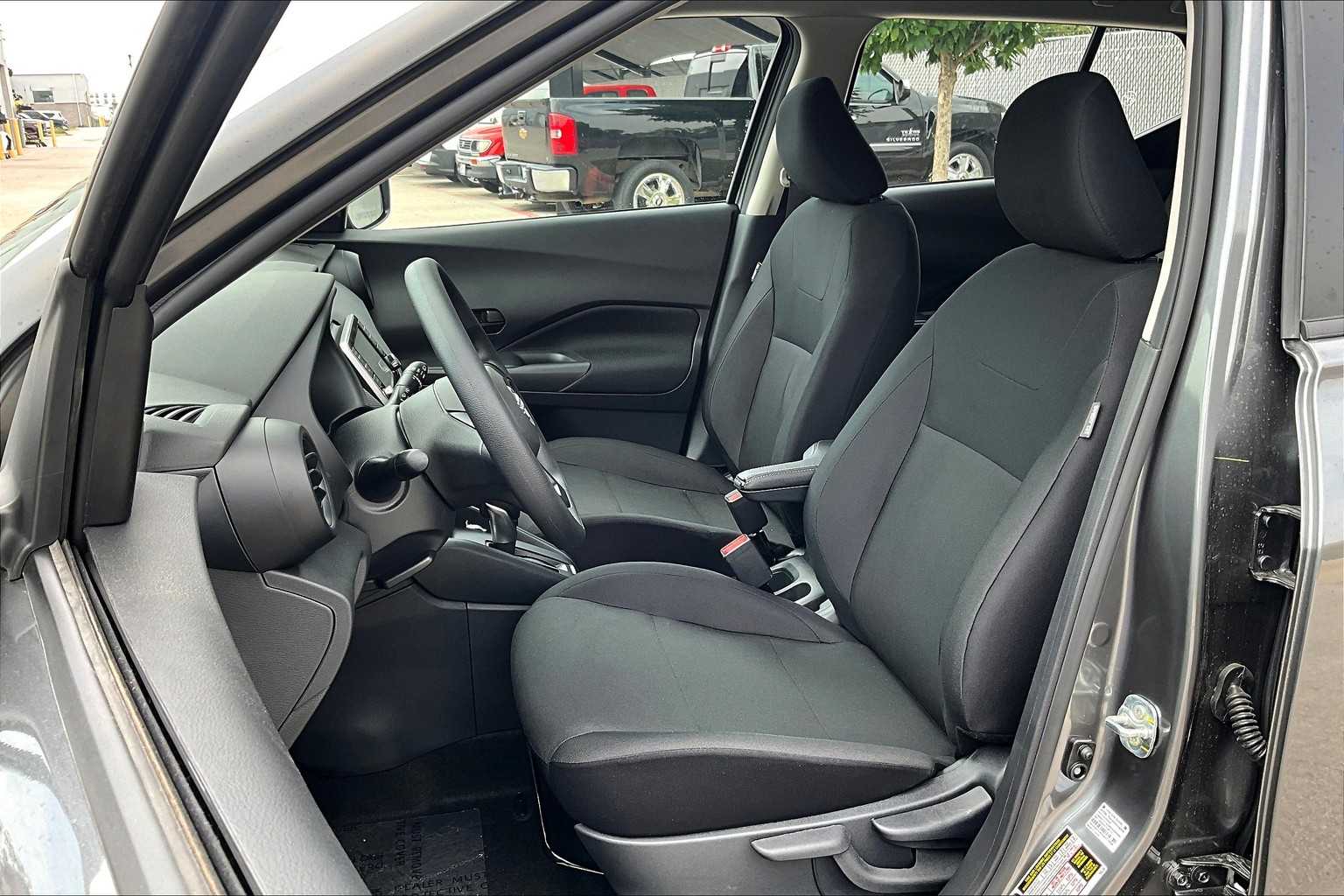 2025 Nissan Kicks Play S photo 14
