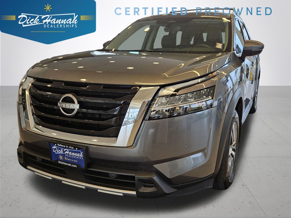 2023 Nissan Pathfinder SL's photo