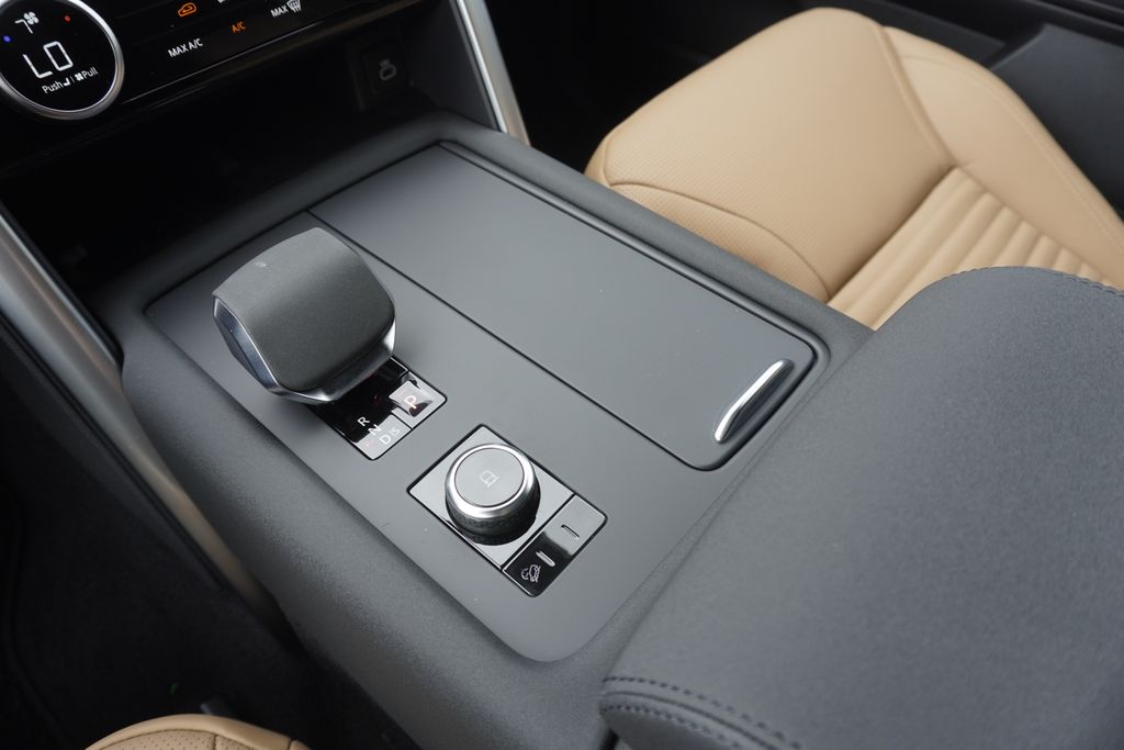 2025 Land Rover Discovery SE photo 14