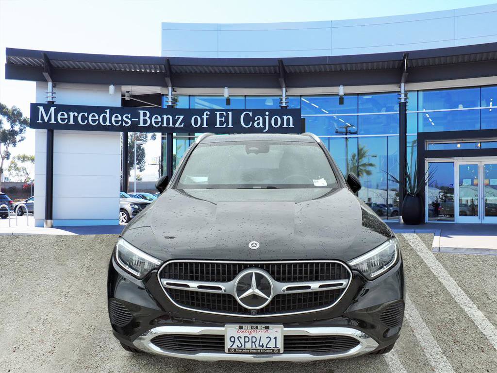 2025 Mercedes Benz GLC 300 photo 2
