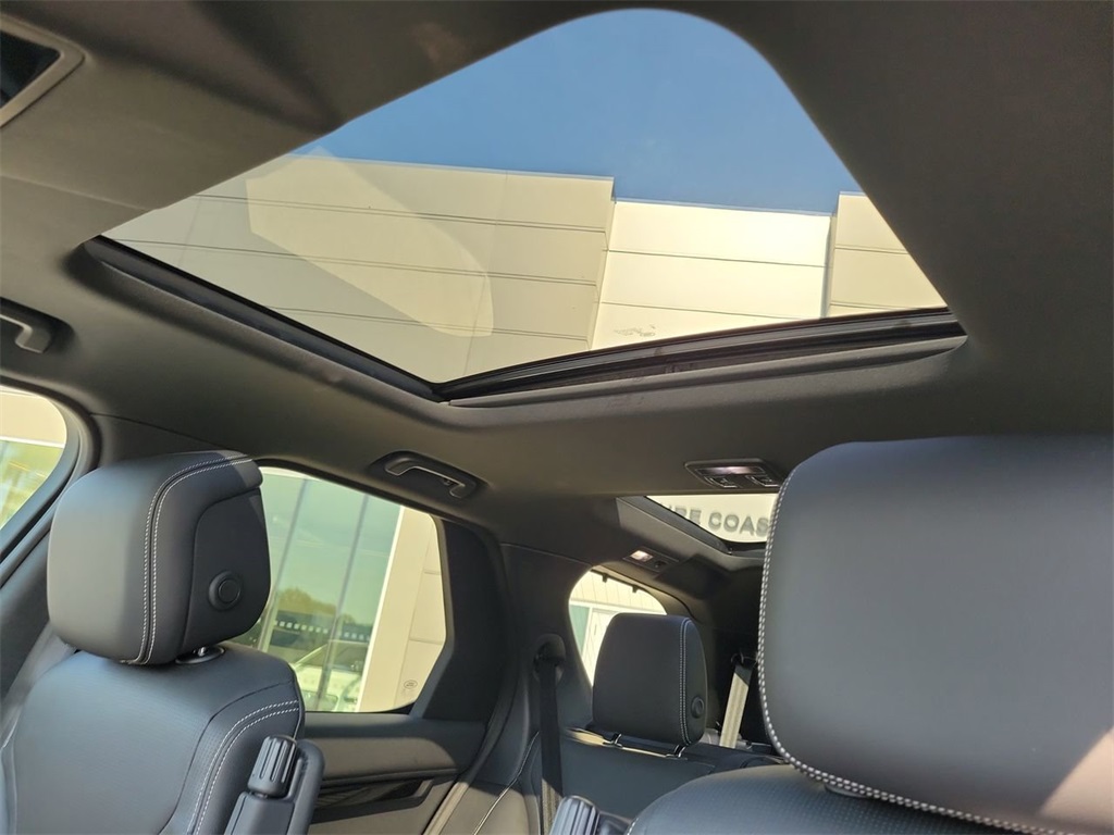 2025 Land Rover Discovery S photo 26