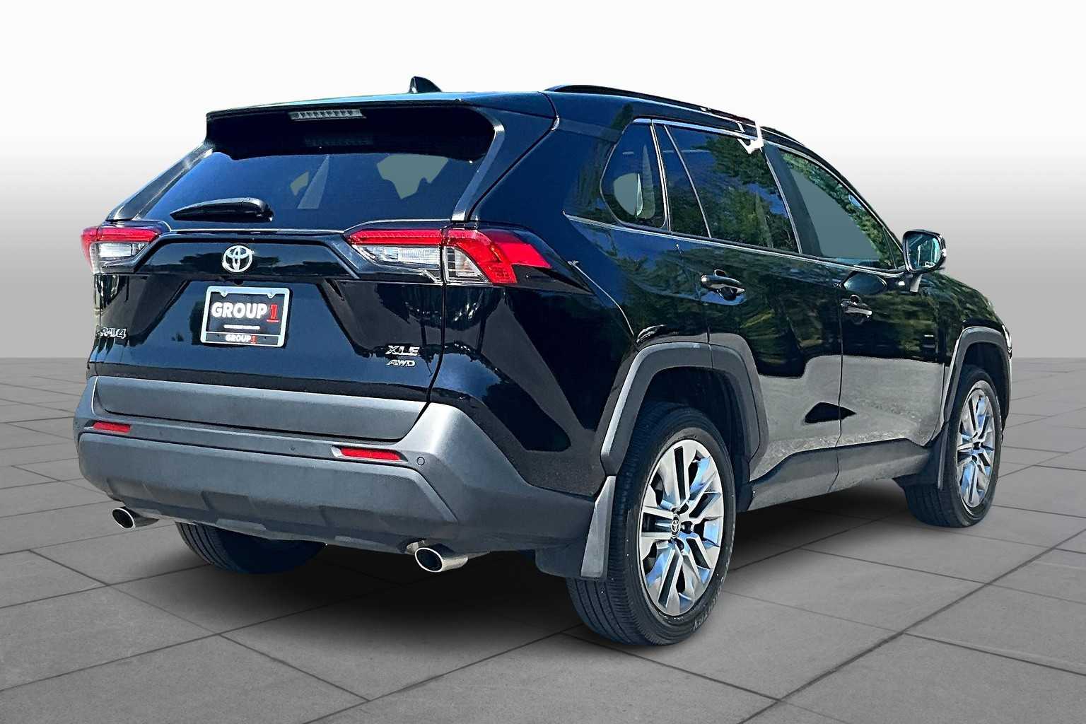 2024 Toyota RAV4 XLE Premium photo 12