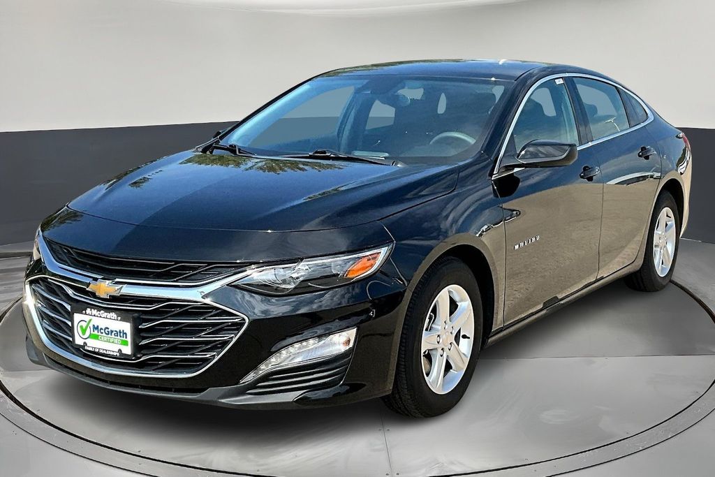 2024 Chevrolet Malibu 1LT photo 3