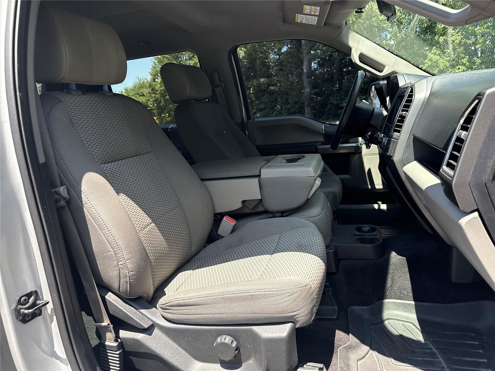 2016 Ford F-150 XLT photo 21