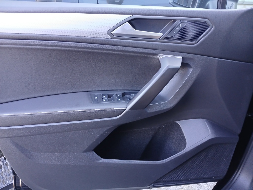 2022 Volkswagen Tiguan S photo 19