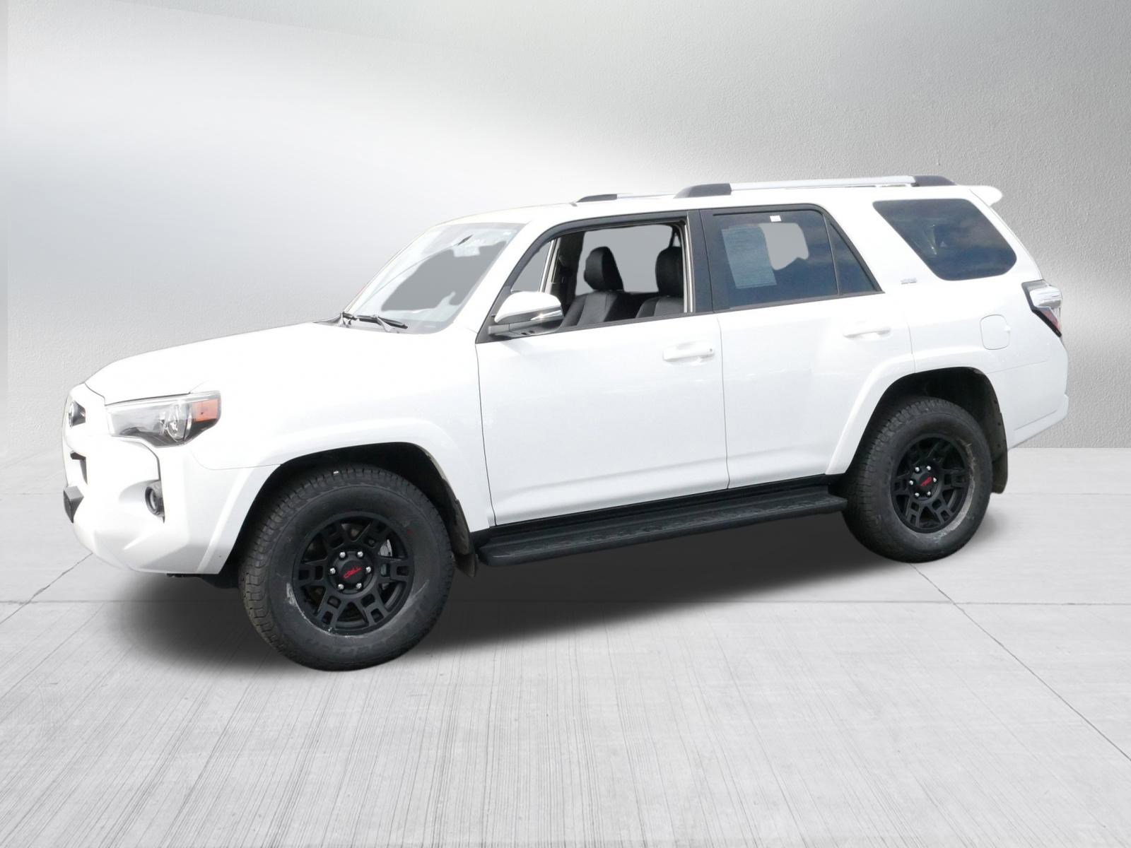 2024 Toyota 4Runner SR5 Premium photo 3