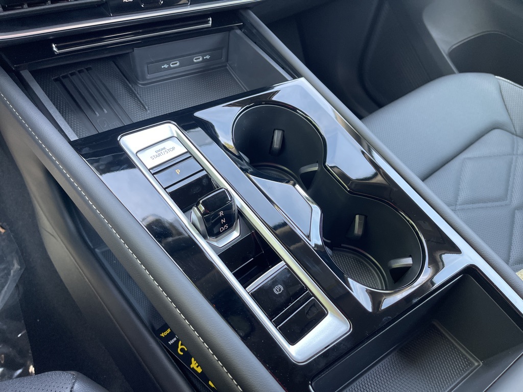 2025 Volkswagen Atlas SE Technology photo 11
