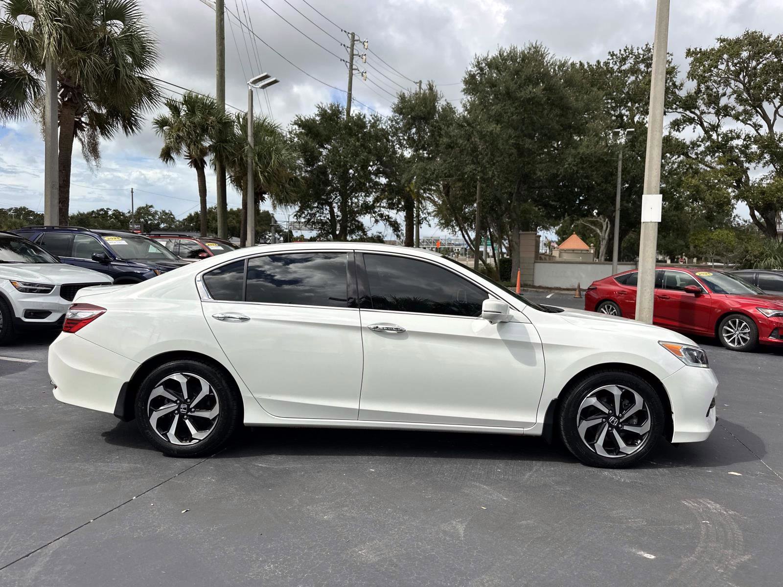 2017 Honda Accord EX-L V6 photo 3