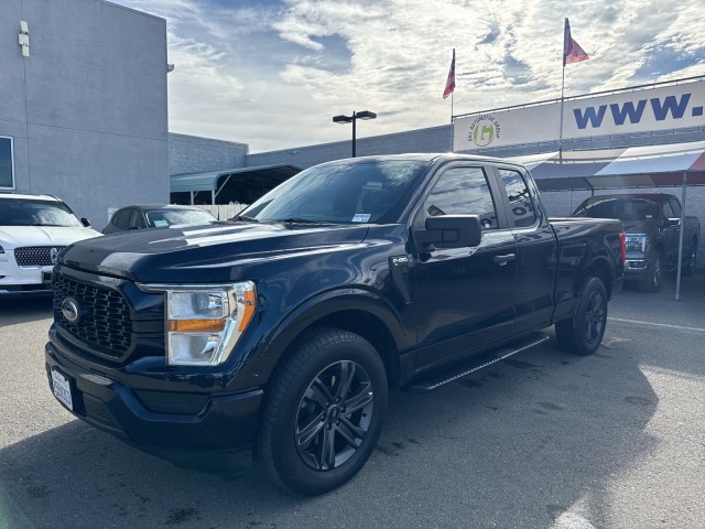 2021 Ford F-150 XL's photo