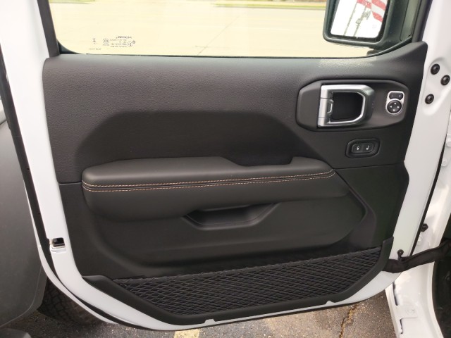 2024 Jeep Wrangler Sahara photo 13