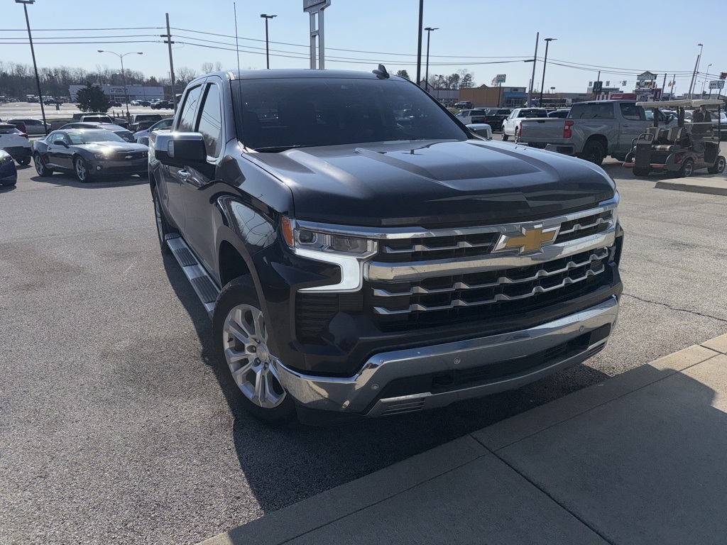 2023 Chevrolet Silverado 1500 LTZ photo 3