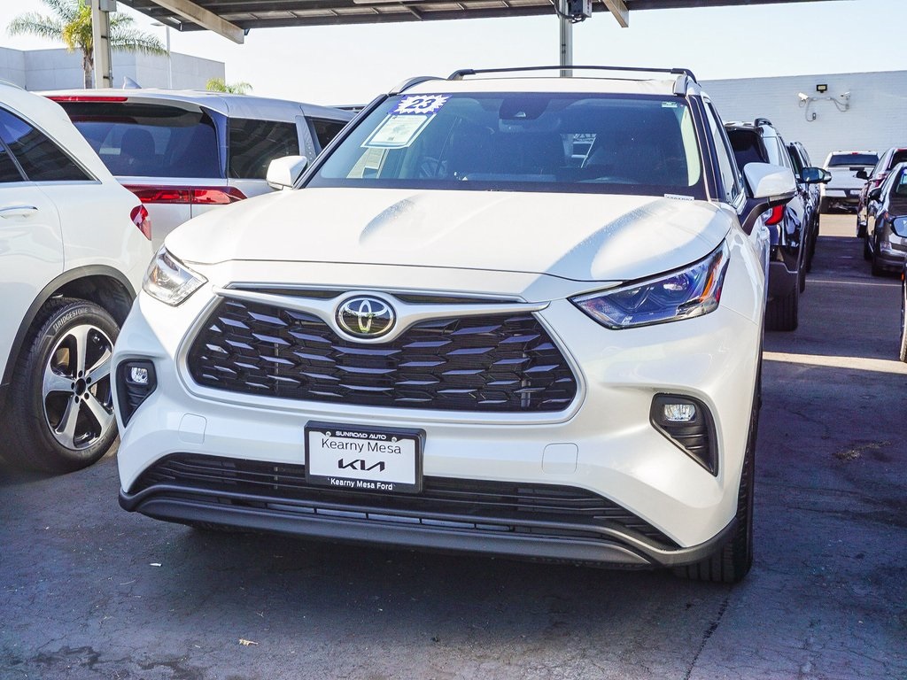 2023 Toyota Highlander XLE photo 2