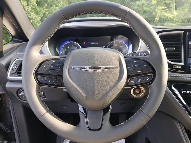 2025 Chrysler Pacifica Limited photo 12