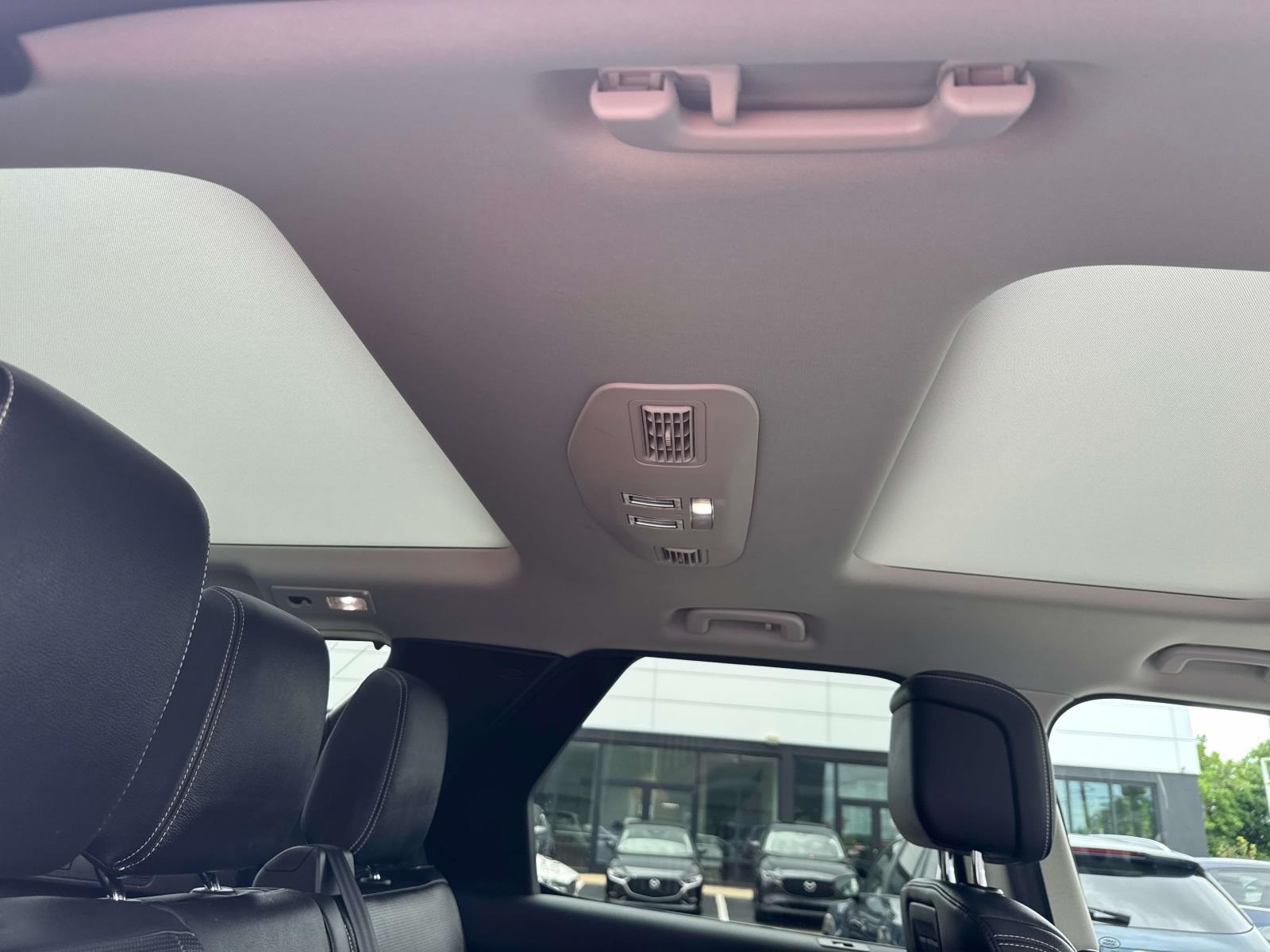 2024 Land Rover Discovery S photo 5