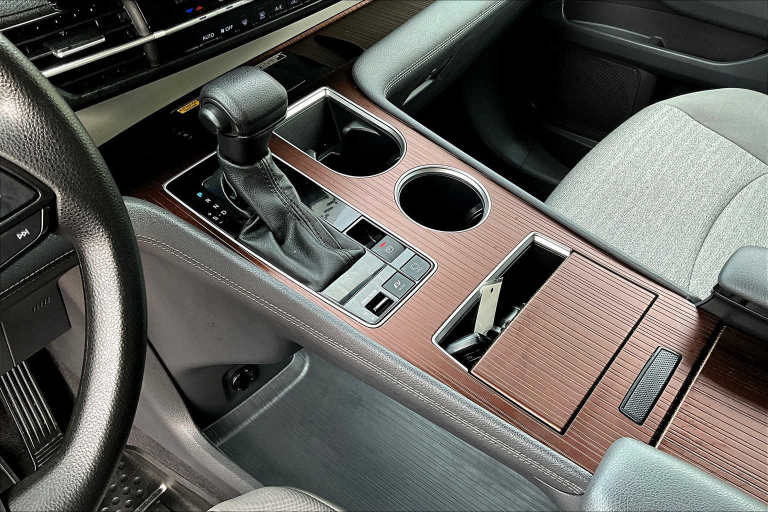 2024 Toyota Sienna LE photo 15