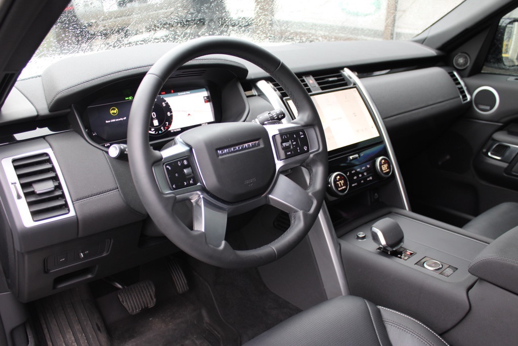 2025 Land Rover Discovery P300 S photo 4