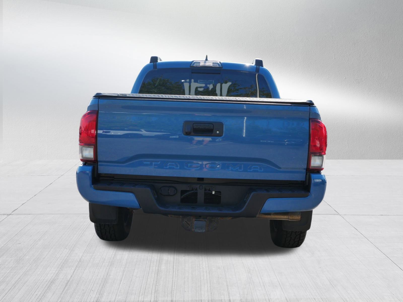 2019 Toyota Tacoma TRD Sport photo 4