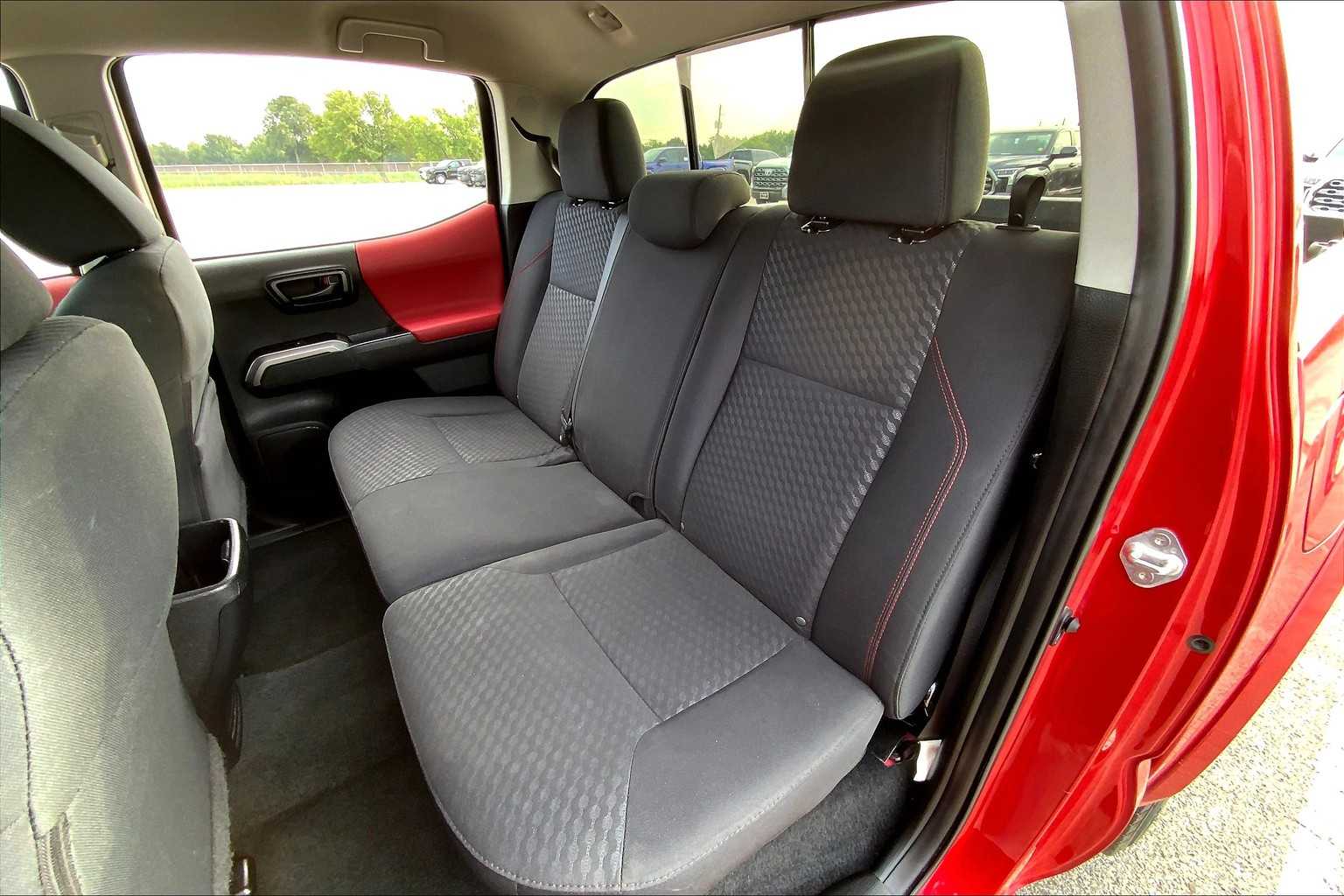 2021 Toyota Tacoma SR5 photo 19
