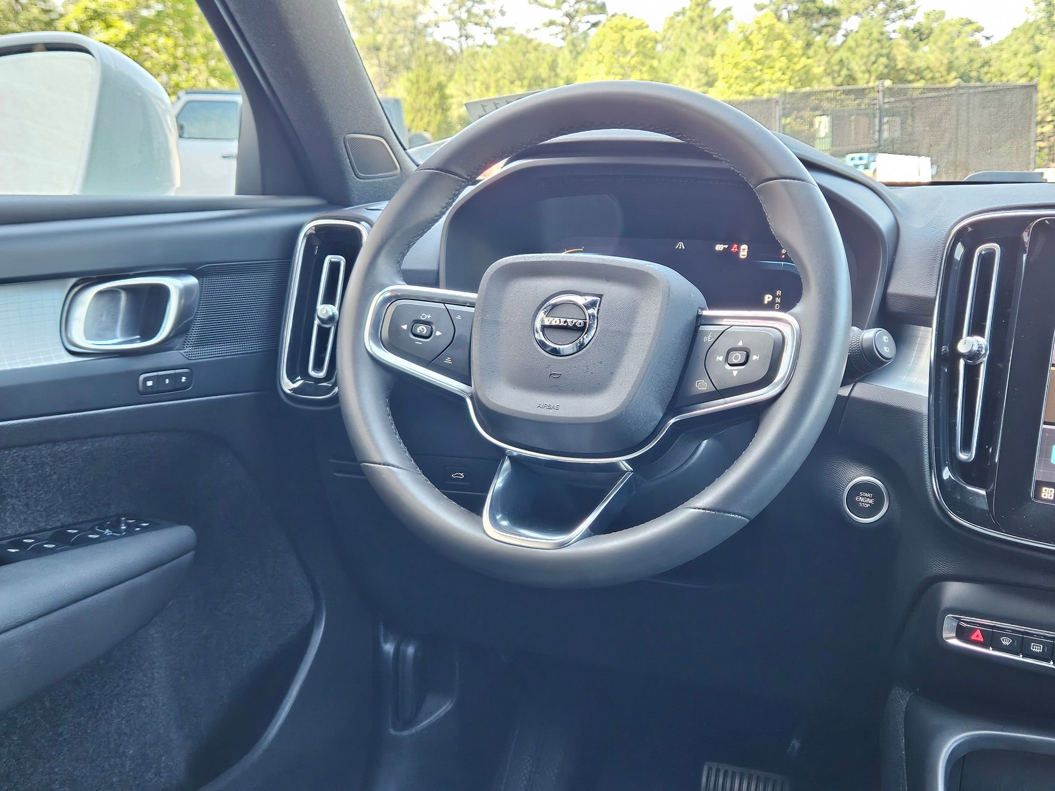 2023 Volvo XC40 Core photo 9