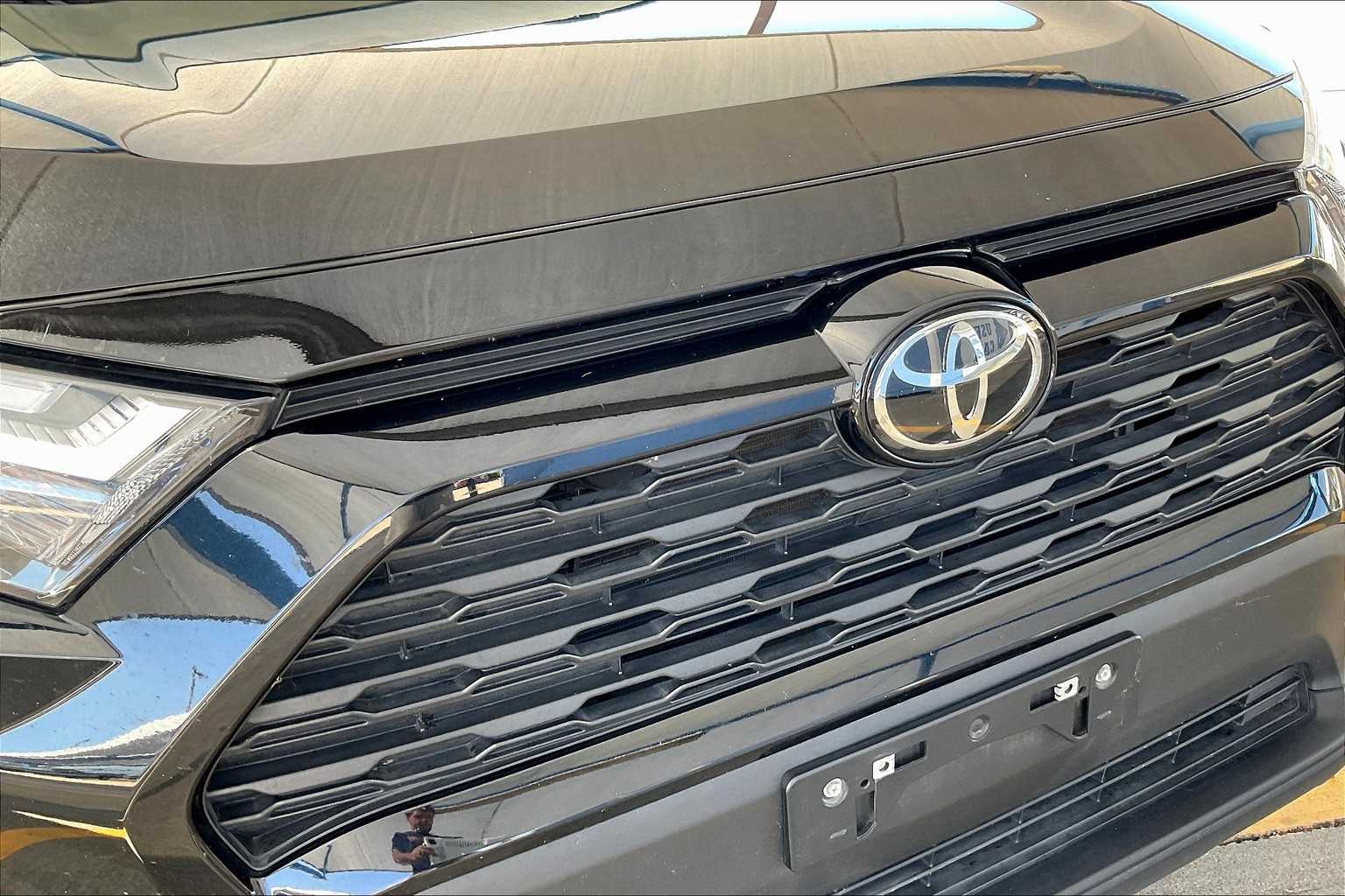 2024 Toyota RAV4 XLE photo 29