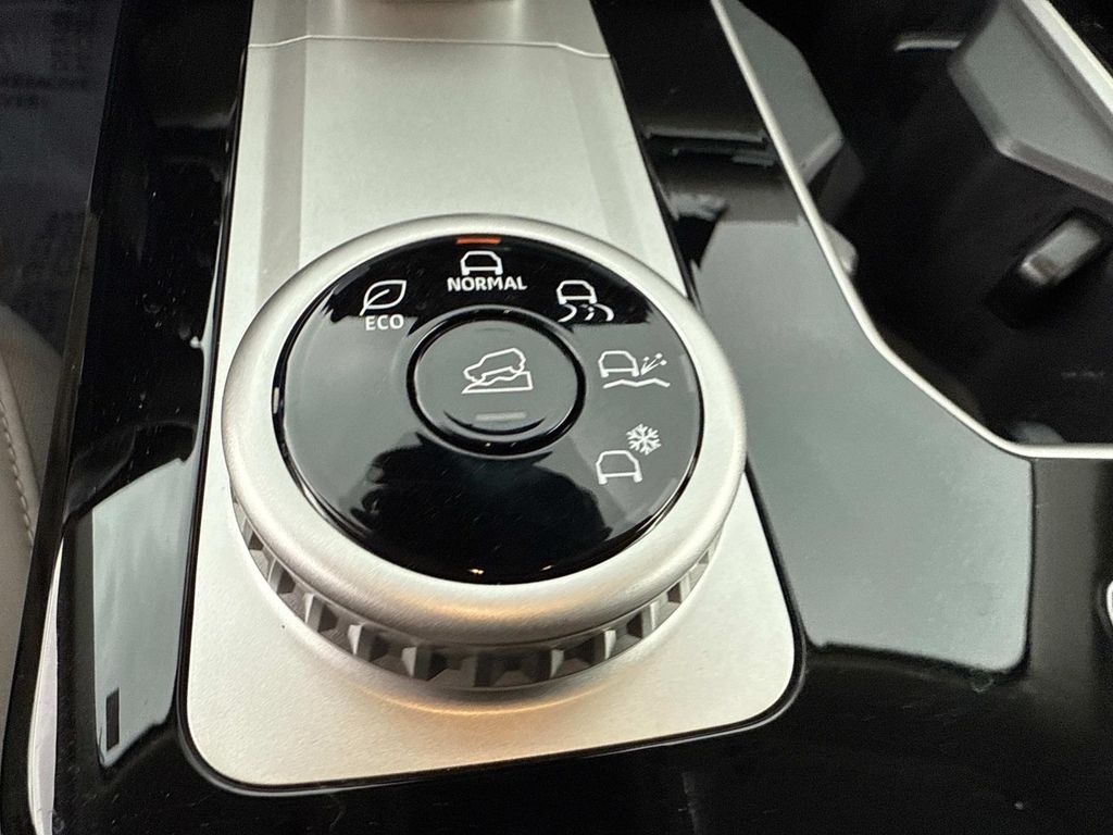 2025 Mitsubishi Outlander SE photo 29