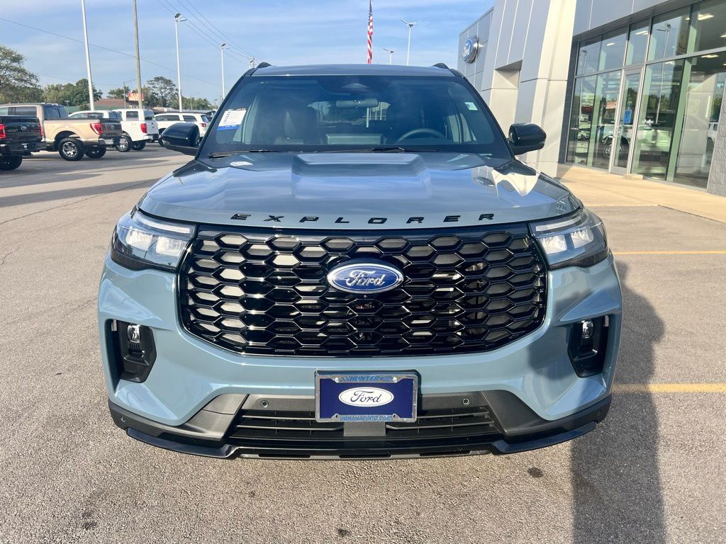 2025 Ford Explorer ST-Line photo 38