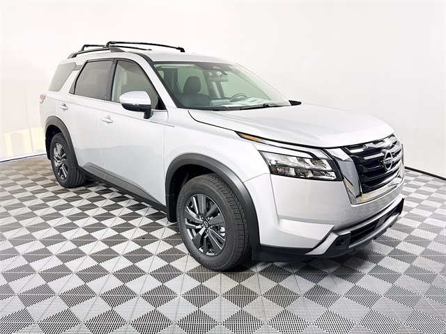 2025 Nissan Pathfinder SV's photo