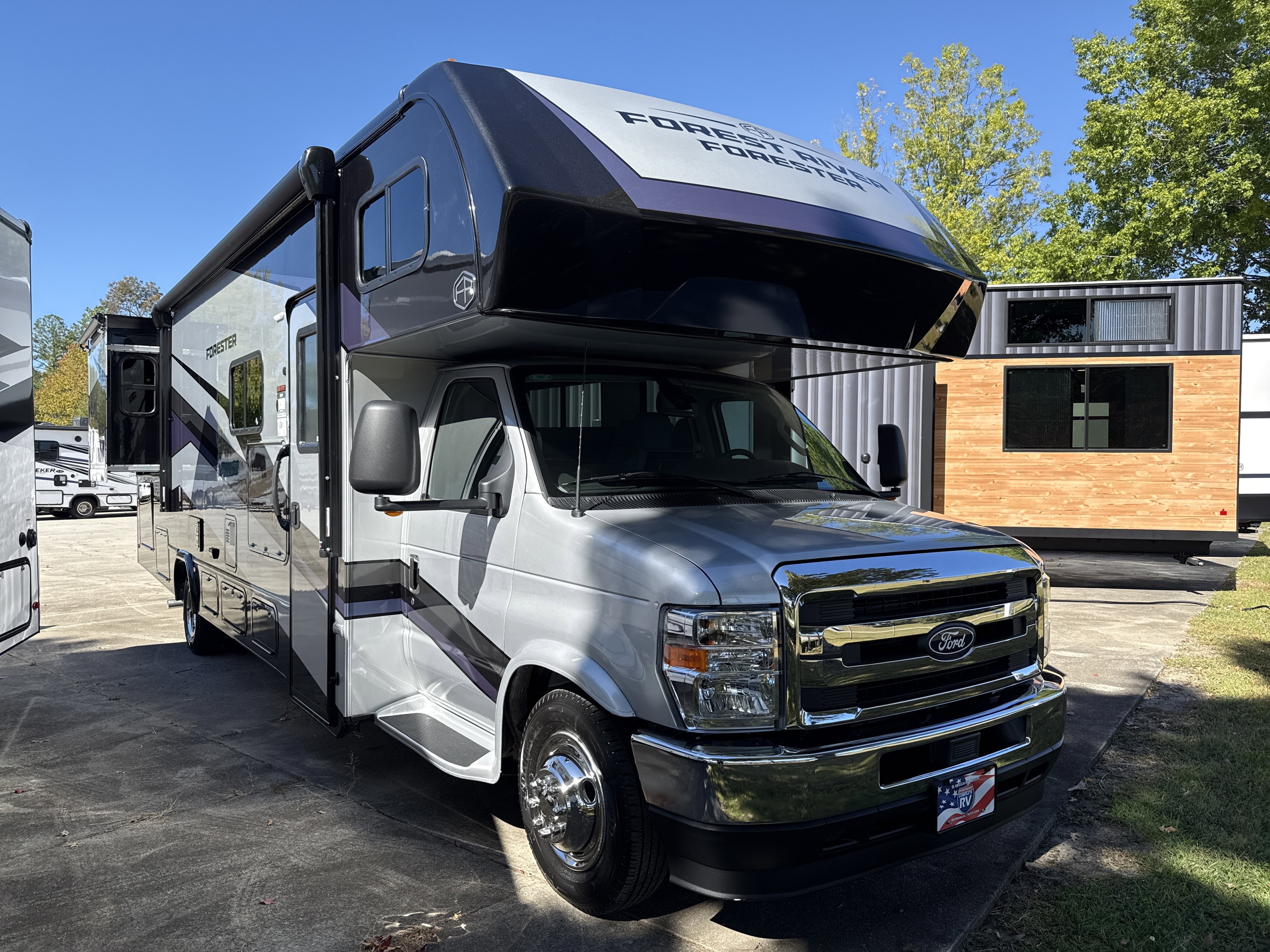 2026 Ford E-Series Cutaway Base's photo