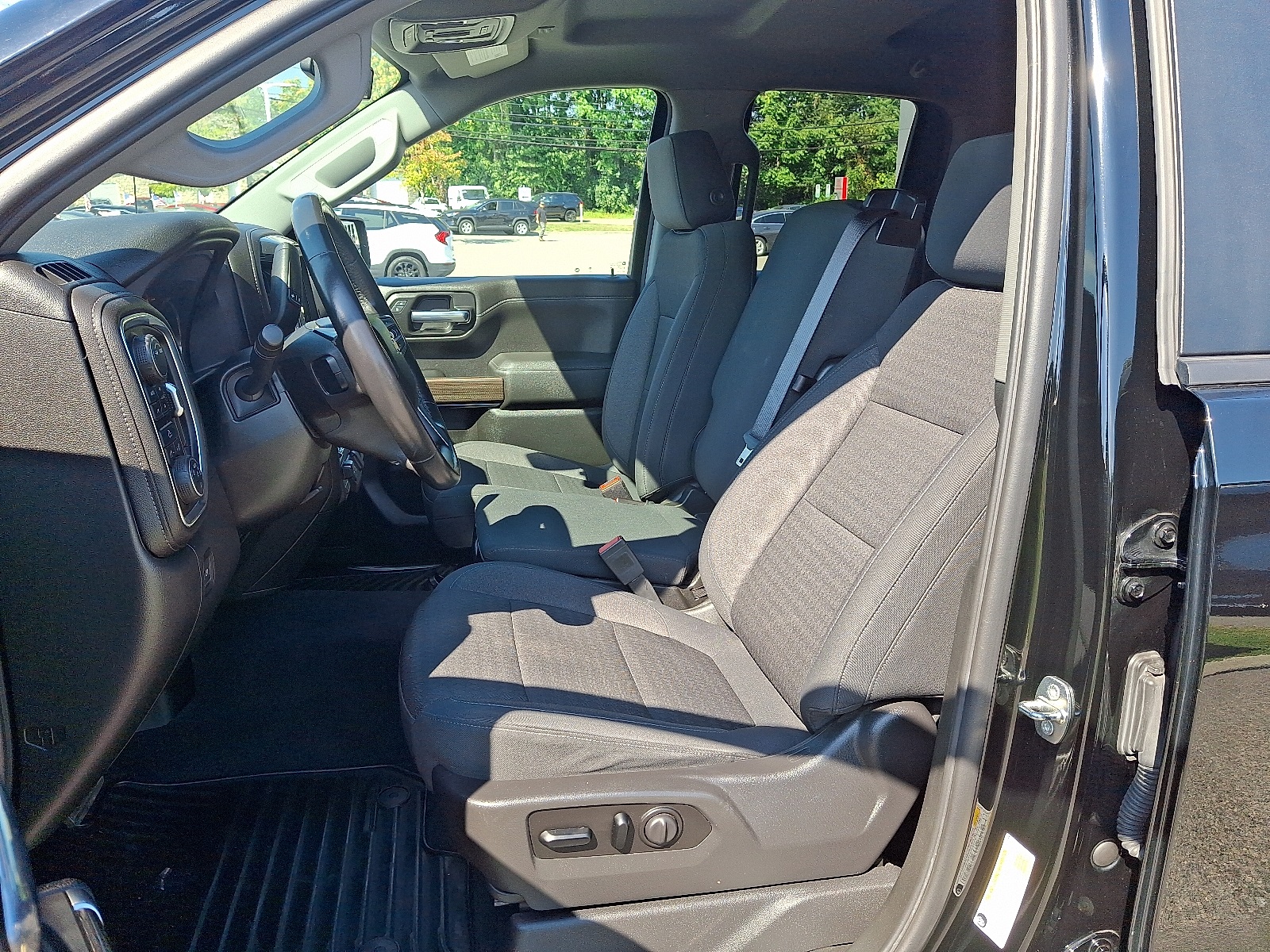 2020 Chevrolet Silverado 1500 LT photo 13