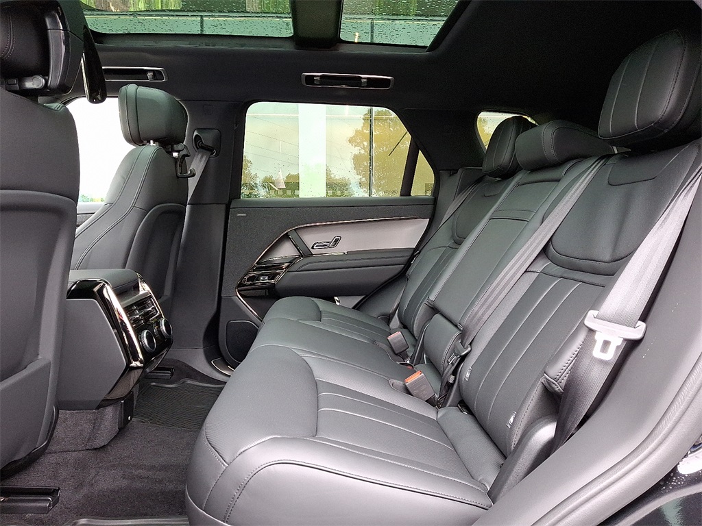 2025 Land Rover Range Rover Sport SE photo 5