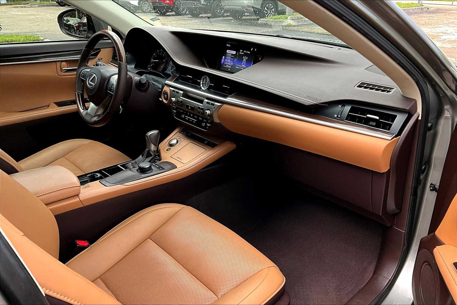 2017 Lexus ES 350 photo 18