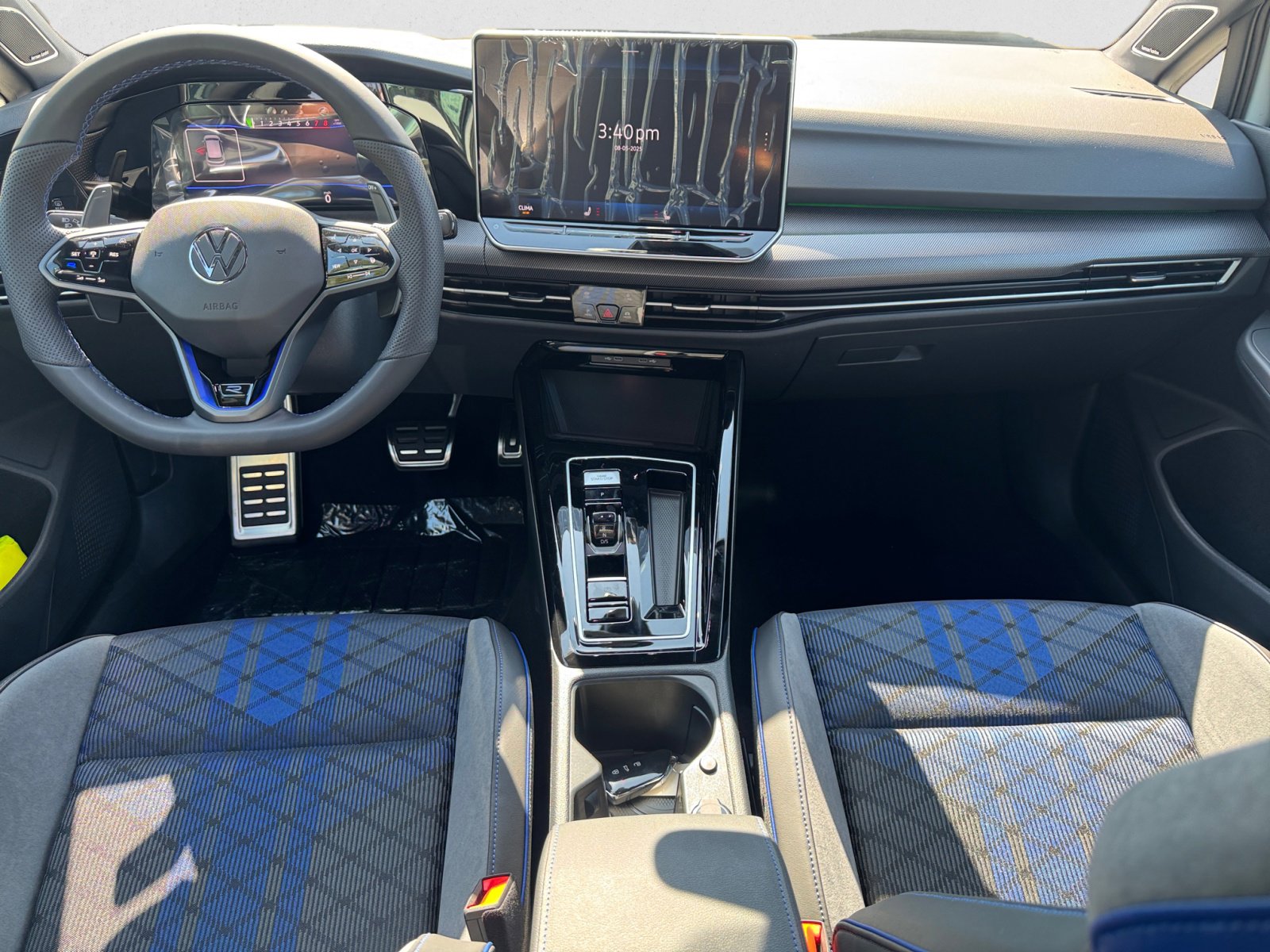 2025 Volkswagen Golf R 2.0 TSI photo 10