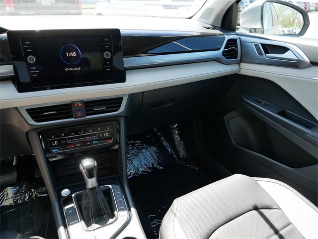 2025 Volkswagen Taos SEL photo 10