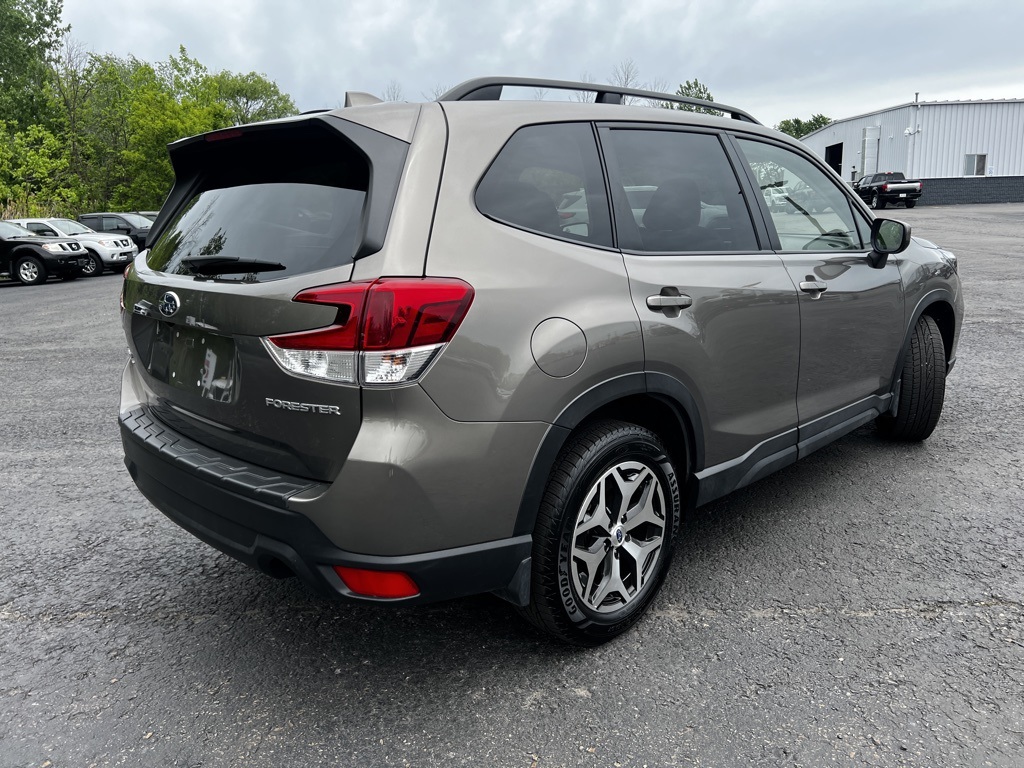 2020 Subaru Forester Premium photo 22