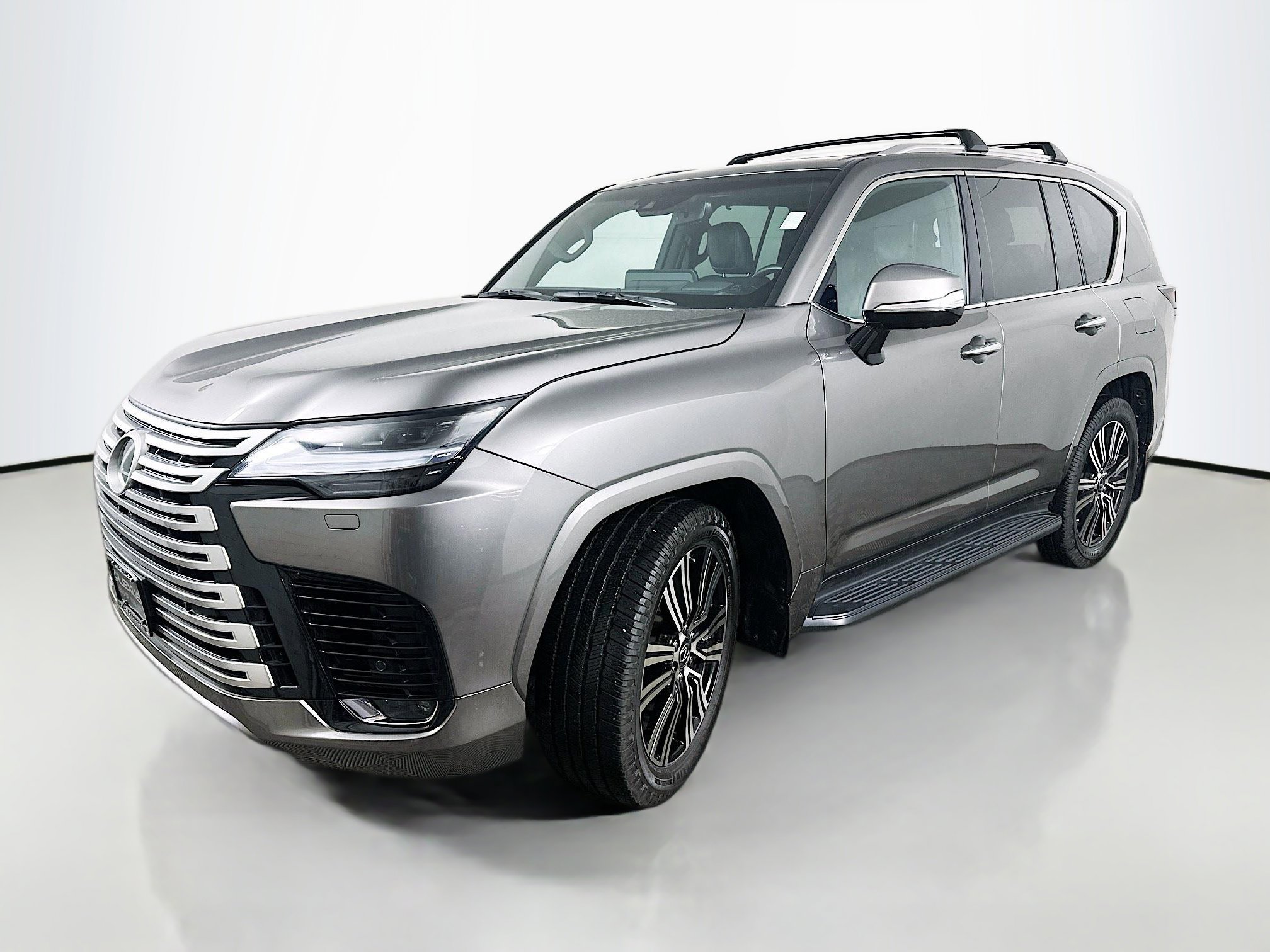 2022 Lexus LX 600 Luxury photo 3