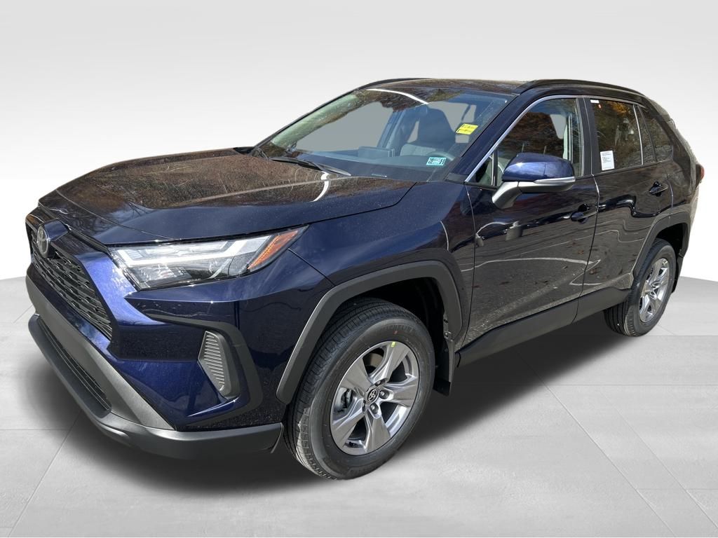 2025 Toyota RAV4 XLE's photo