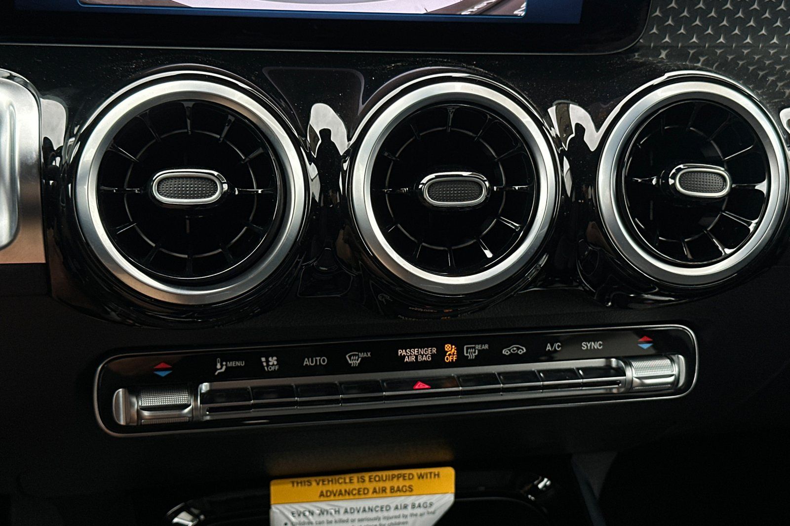 2025 Mercedes Benz GLB 250 photo 14