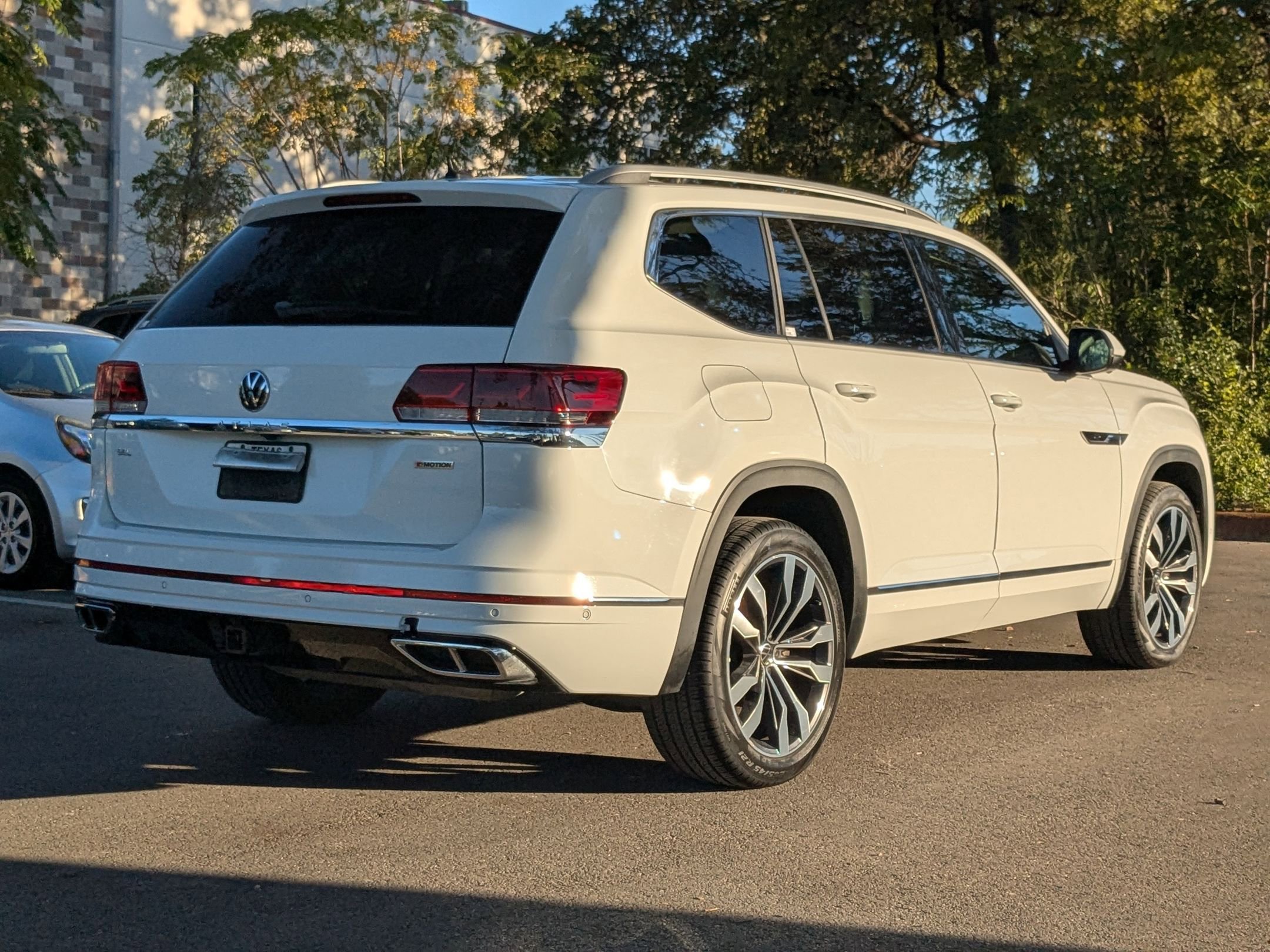 2022 Volkswagen Atlas V6 SEL Premium R-Line photo 2