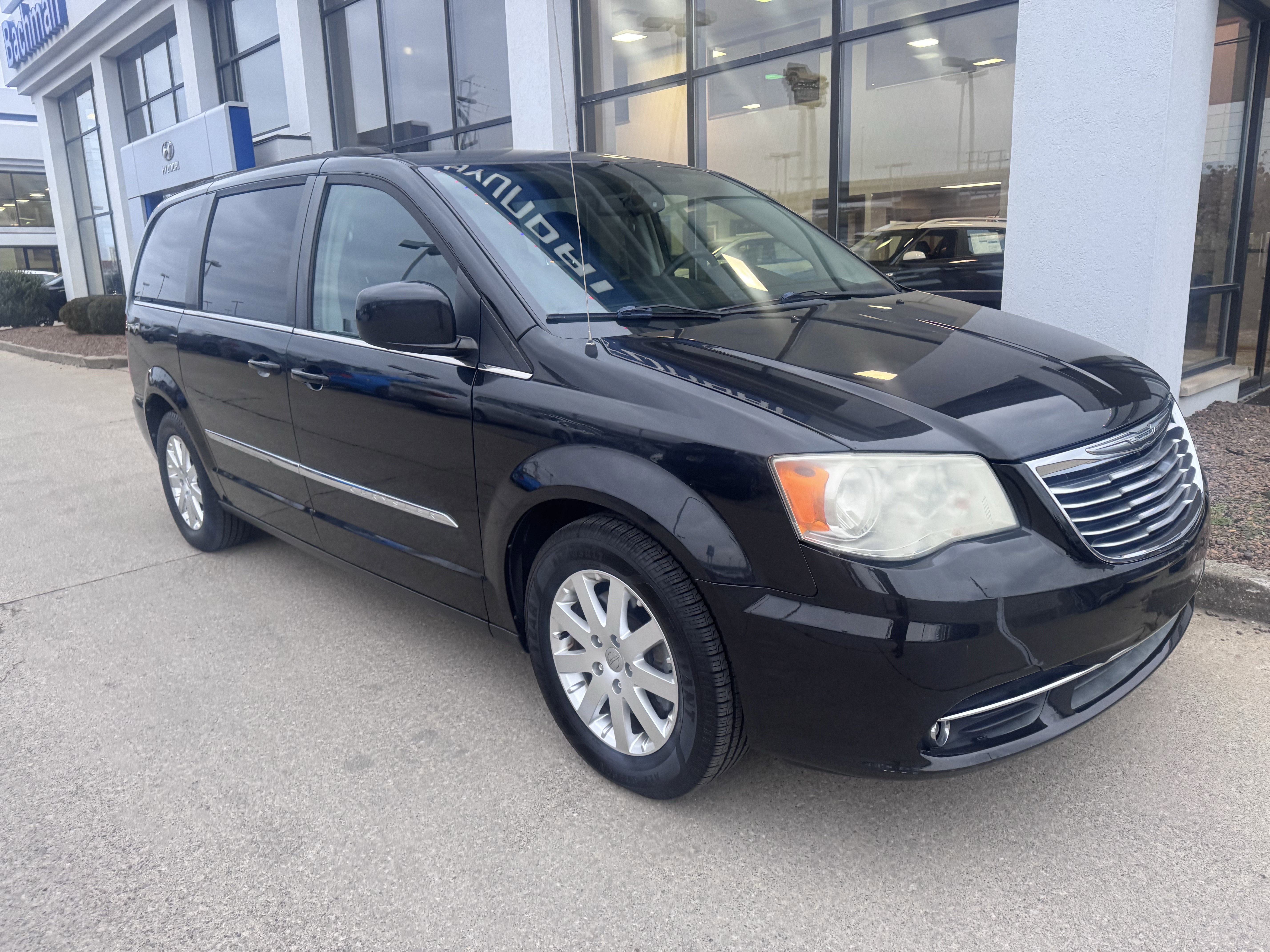 2013 Chrysler Town & Country Touring's photo