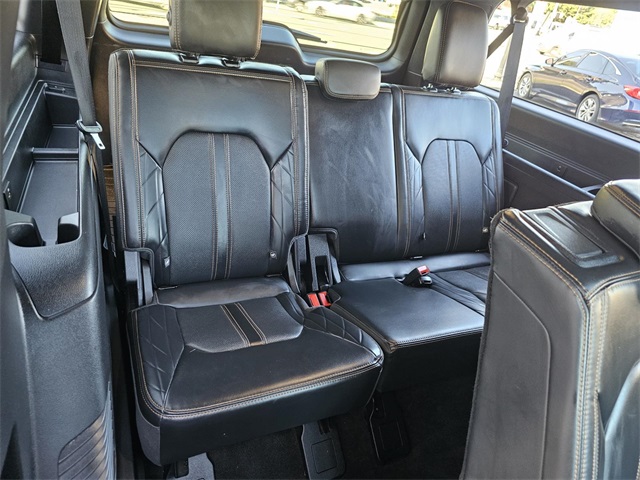 2022 Ford Expedition MAX Platinum photo 9