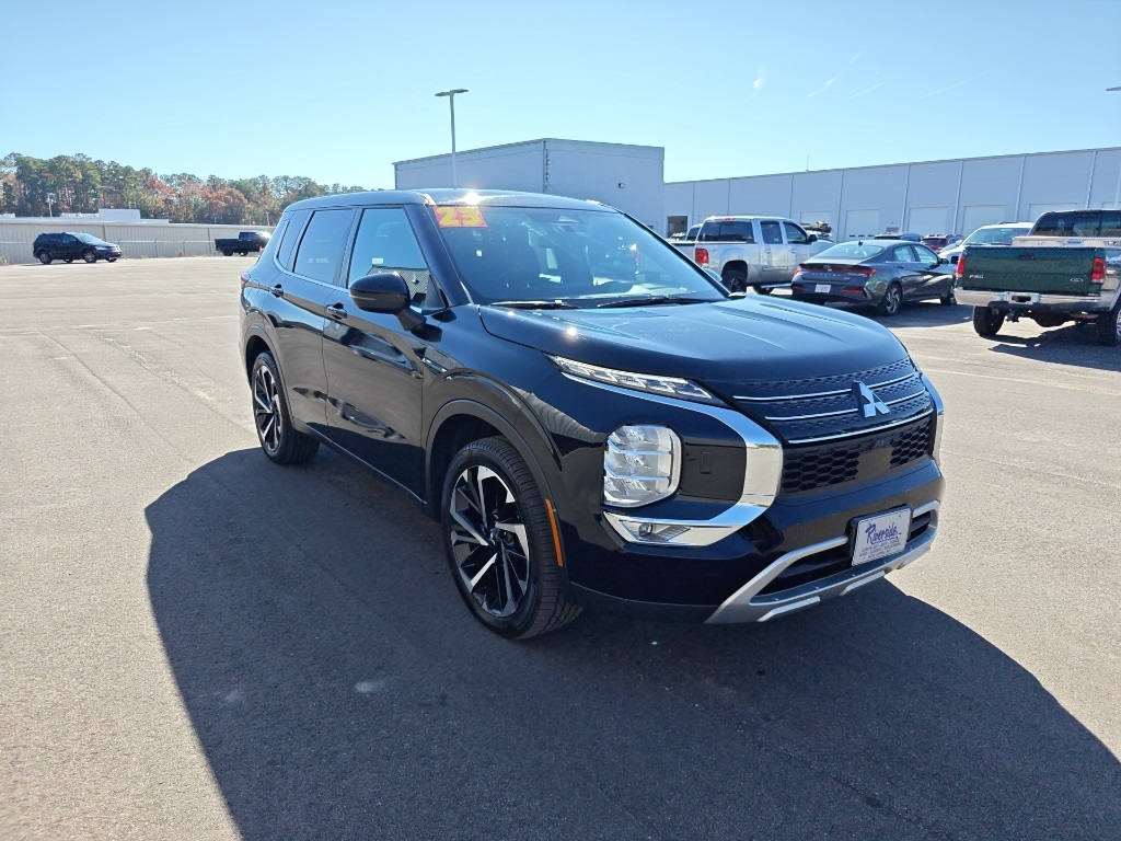 2023 Mitsubishi Outlander SE Special Edition's photo