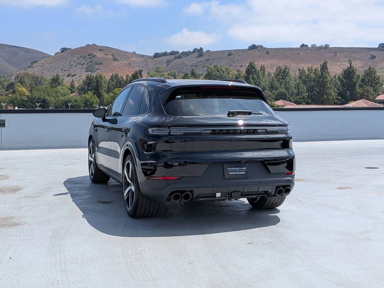 2025 Porsche Cayenne photo 3