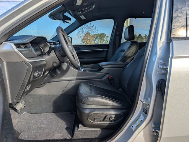 2025 Jeep Grand Cherokee Limited photo 11