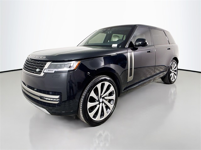 2025 Land Rover Range Rover SE's photo