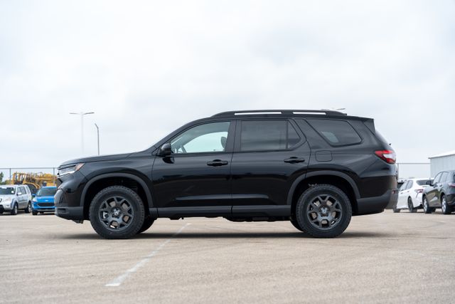 2025 Honda Pilot TrailSport photo 3